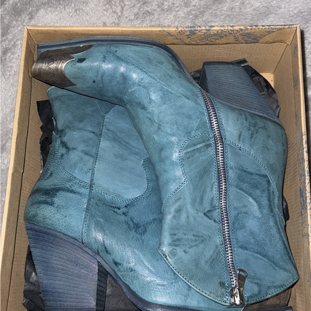 Blue/Turquoise Leather Ankle Boots